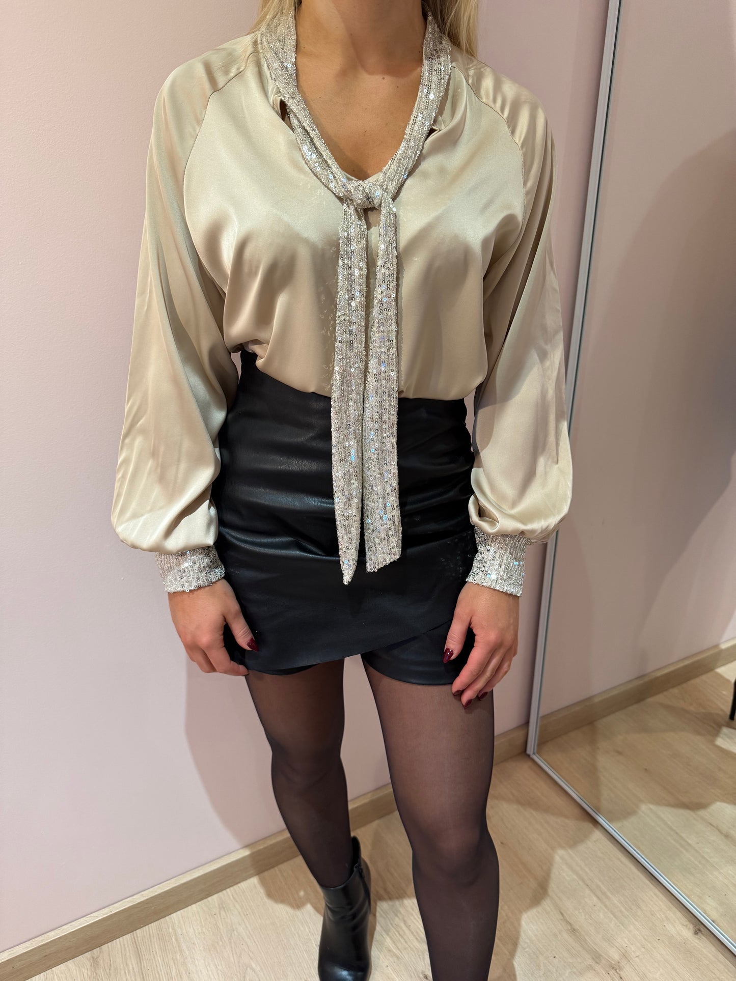 Blouse beige