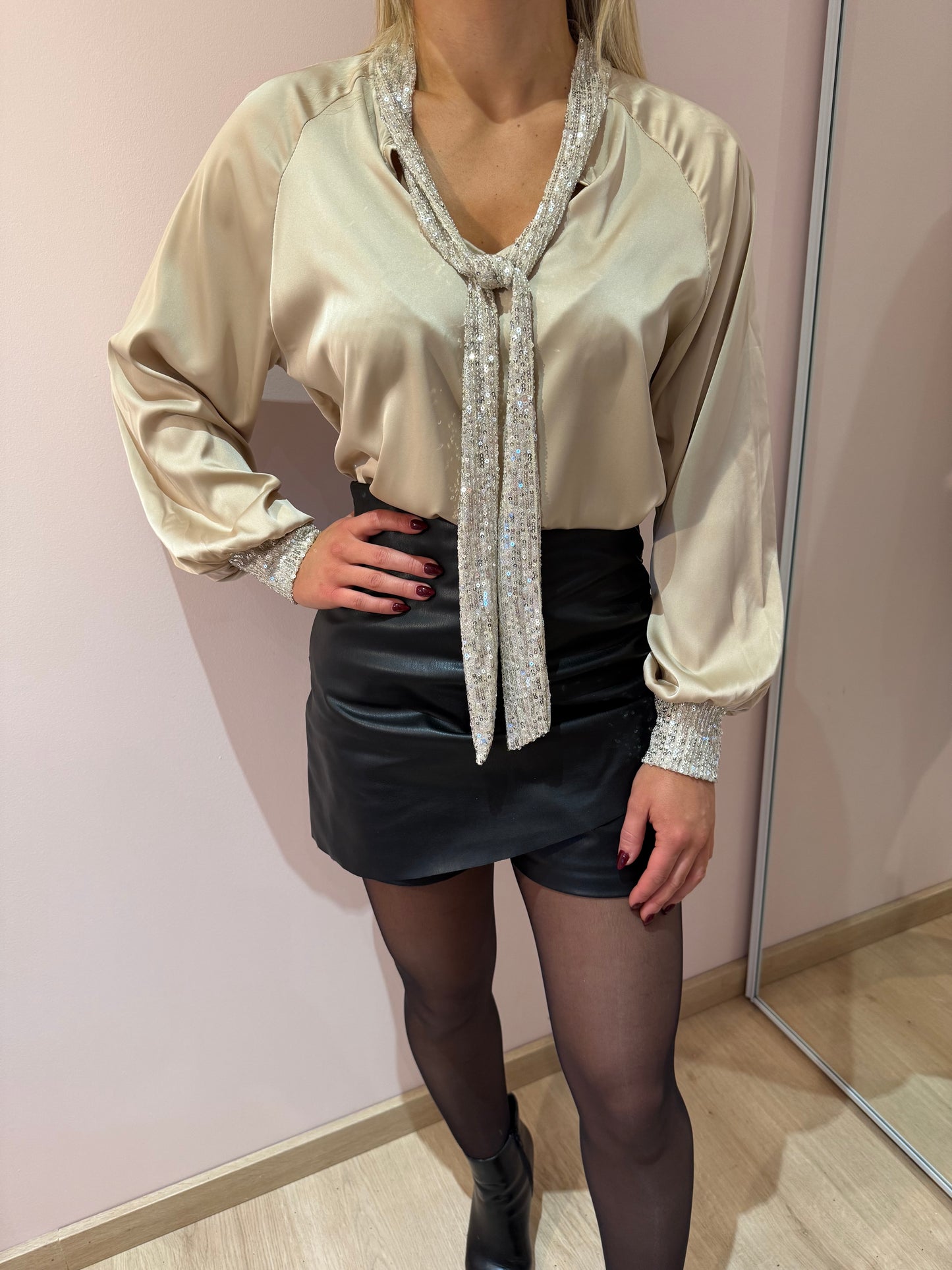 Blouse beige